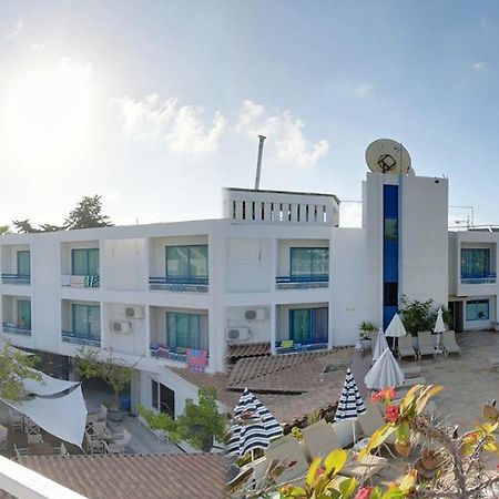 Nereus Hotel Paphos Ngoại thất bức ảnh