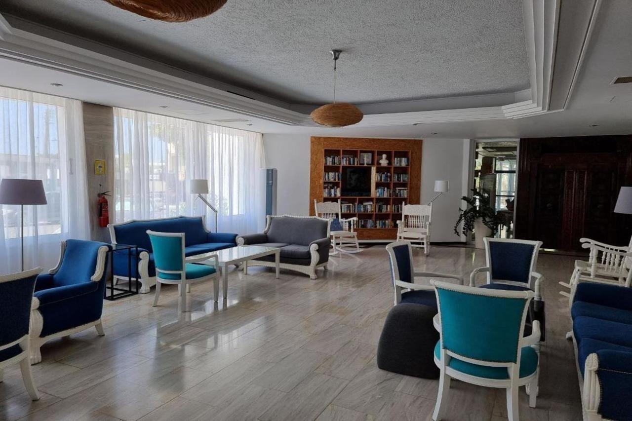 Nereus Hotel Paphos Ngoại thất bức ảnh