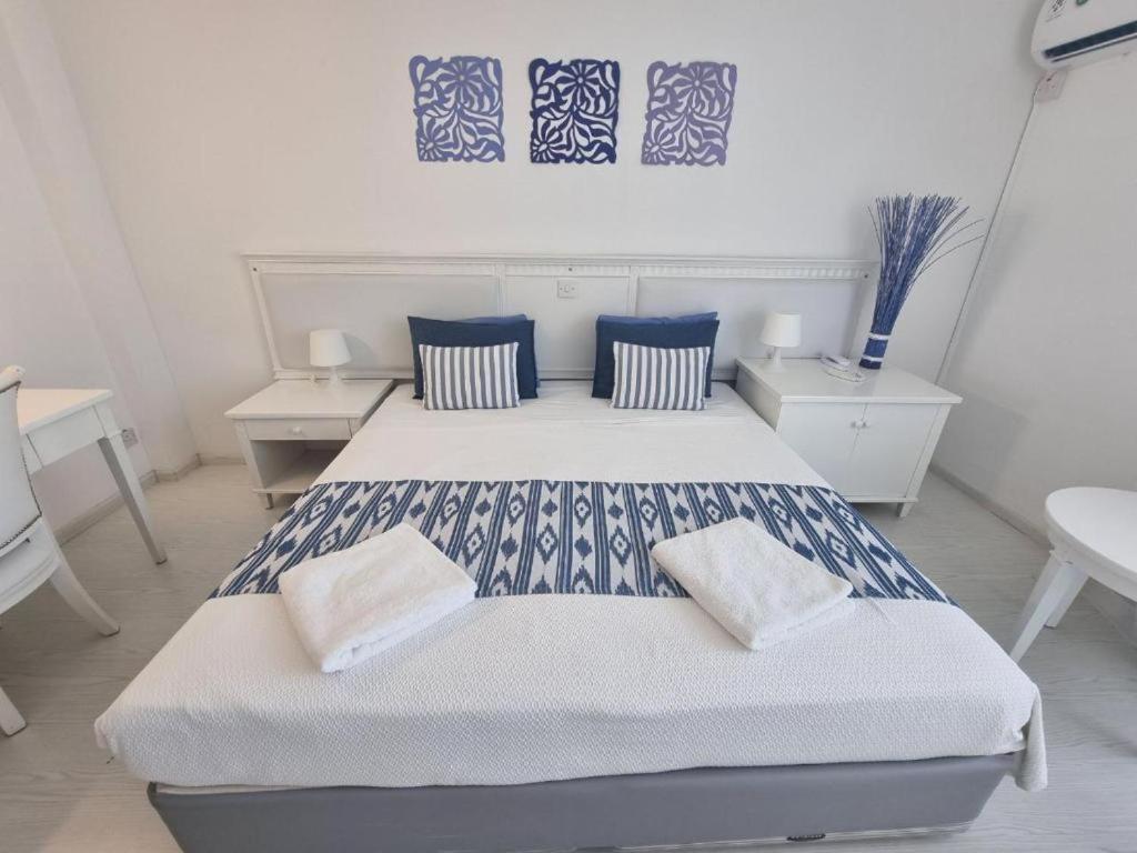 Nereus Hotel Paphos Ngoại thất bức ảnh