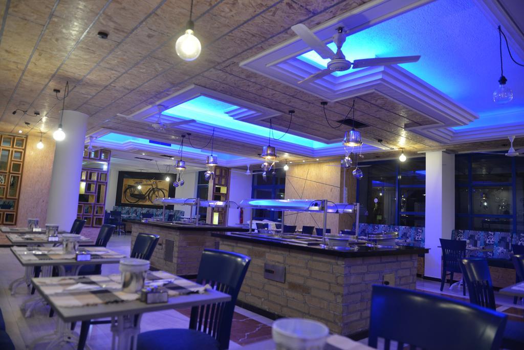 Nereus Hotel Paphos Ngoại thất bức ảnh