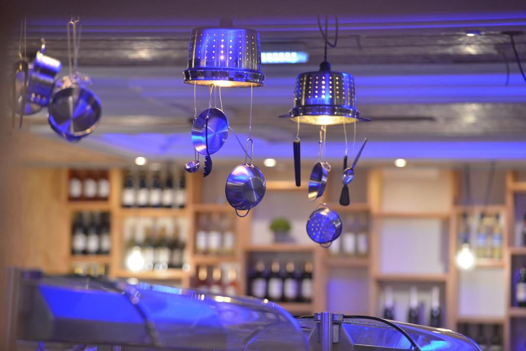 Nereus Hotel Paphos Ngoại thất bức ảnh